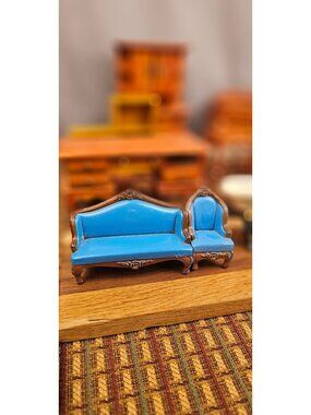 Large Lot of Dollhouse Miniature Furniture With Assorted Bedroom & Living Room P